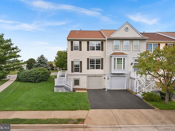 2nd image of 46700 Sandalwood Sq