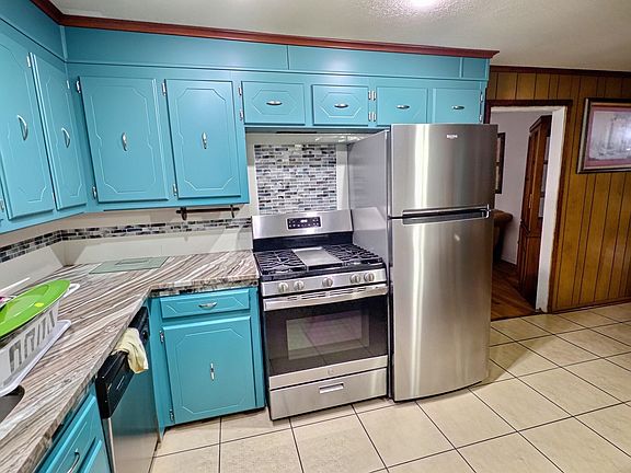 3rd image of 2202 Church St