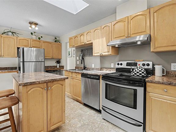 2nd image of 1712 Robin Hill Dr