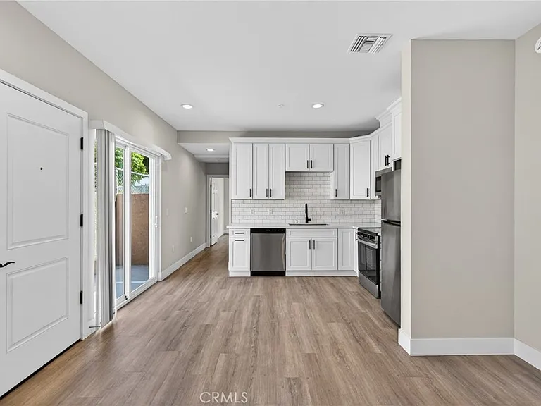 8412 Burnet Ave — Photo 6