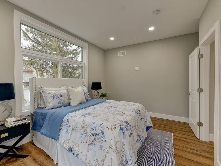 135 E Springer St — Photo 30
