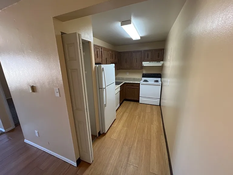 Bruin Manor (TS) — Photo 23