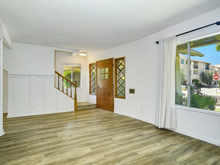 4721 Edgeware Rd — Photo 8