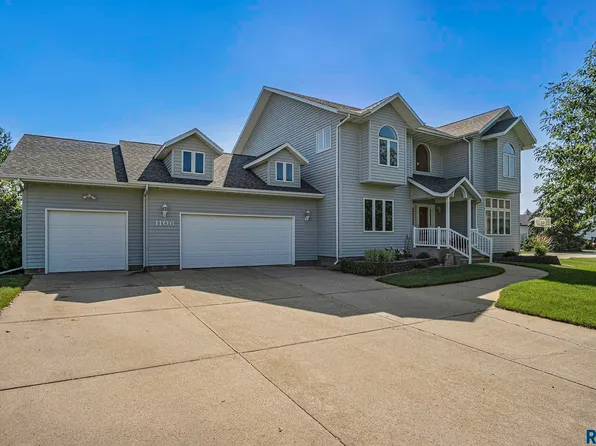 1106 Regency Dr, Madison, SD 57042