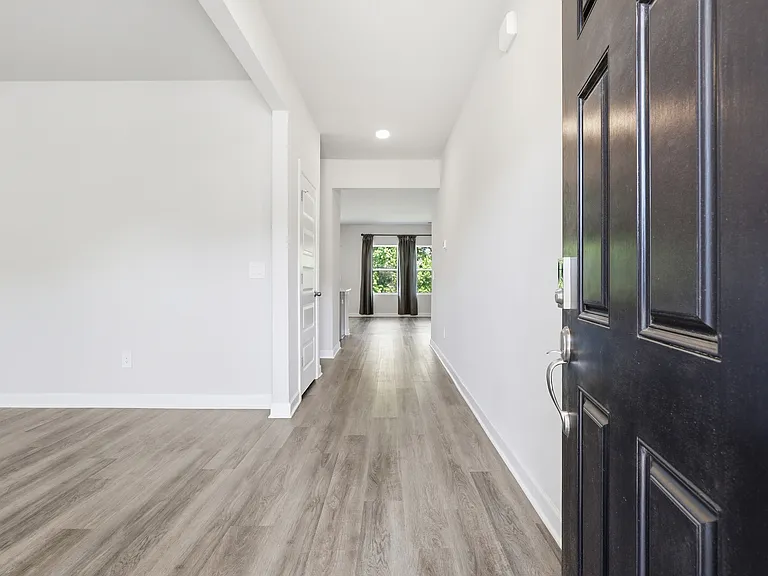 118 Martel Dr — Photo 3