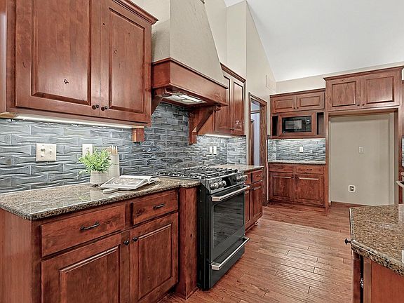 3rd image of 3227 N Grey Meadow St