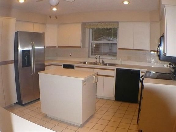 Large Kitchen with Center Island