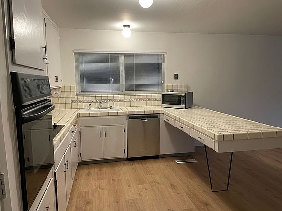 3rd image of 5298 Larchwood Dr