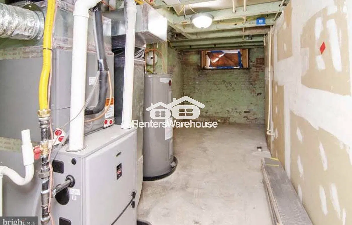 3 Bed / 1.5 Bath Townhome — Photo 2