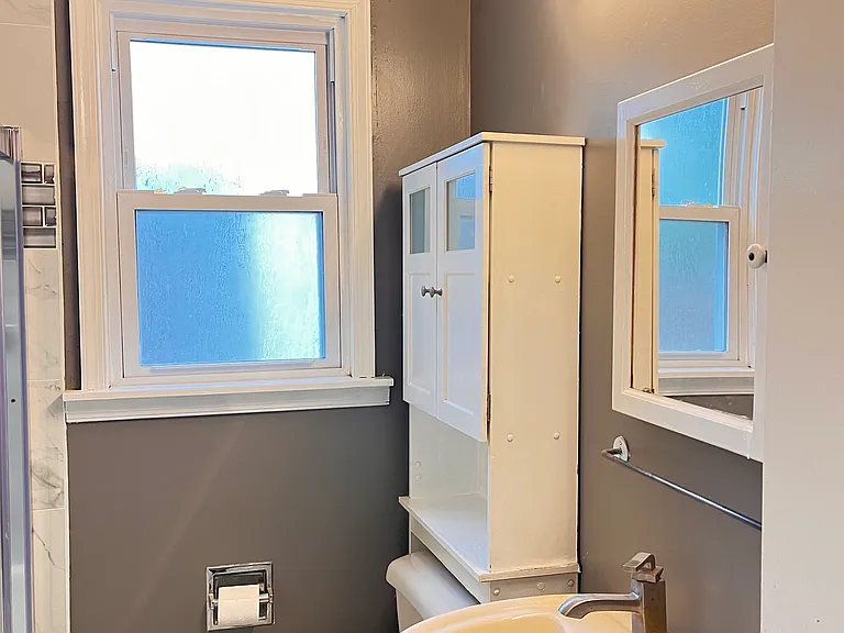 16 Evans Ave — Photo 2