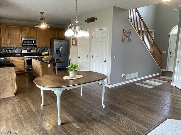 2nd image of 473 Rockglen Dr
