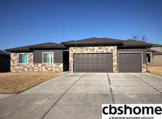 18716 Alder Dr, Gretna, NE 68028