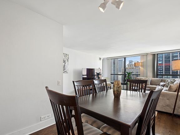 5th image of 1030 N State St APT 33J