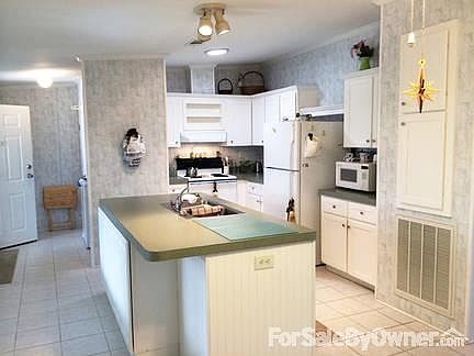 BRIGHT KITCHEN WITH LOTS OF STORAGE
						:
						View of large kitchen taken from dine-in area. All appliances included in sale.