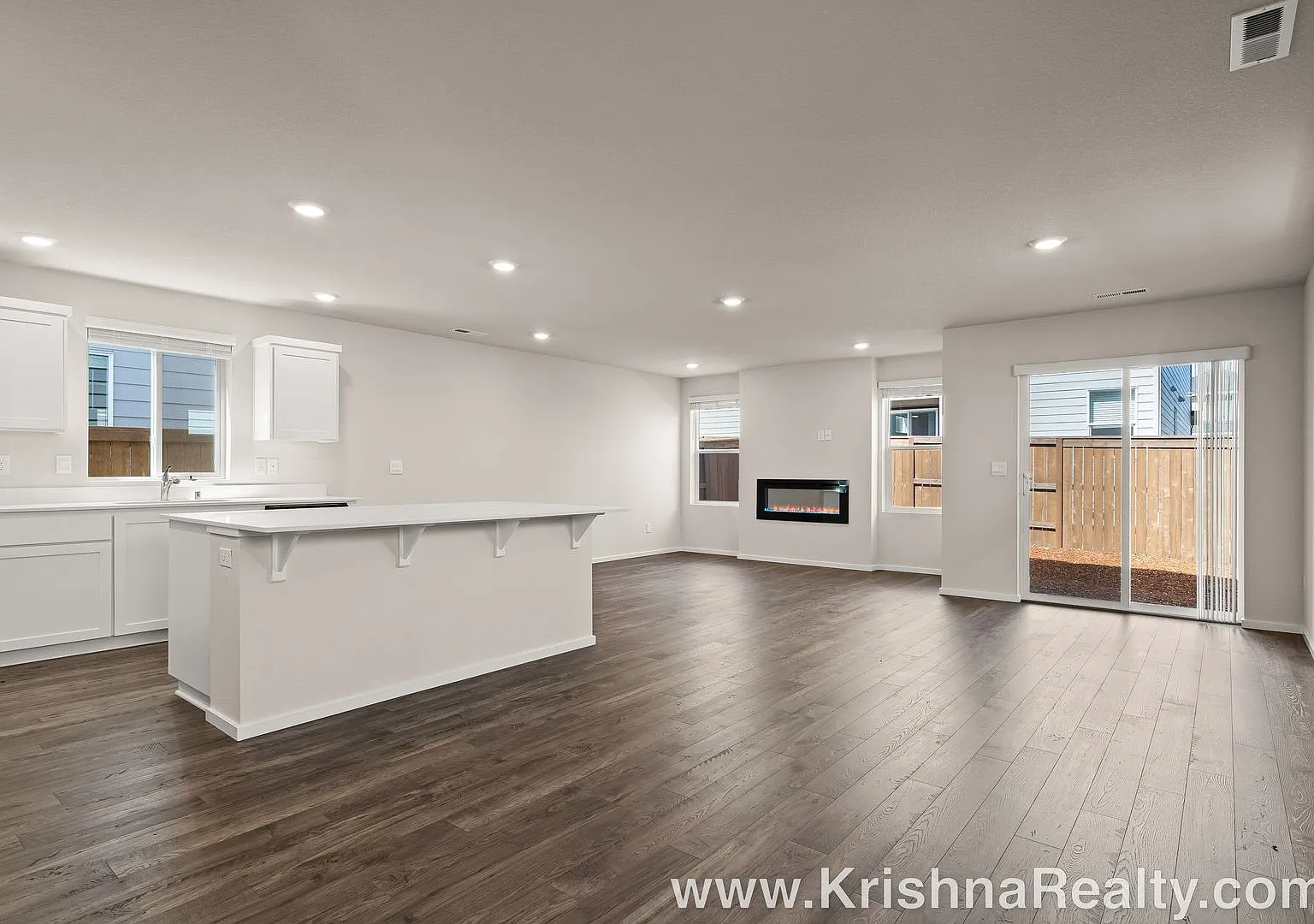 Beautiful NEWER 4 Bedroom 3 Bath Single Family Home For rent — Photo 3