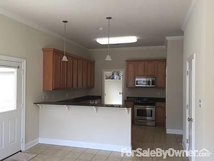 Lots of cabinets!