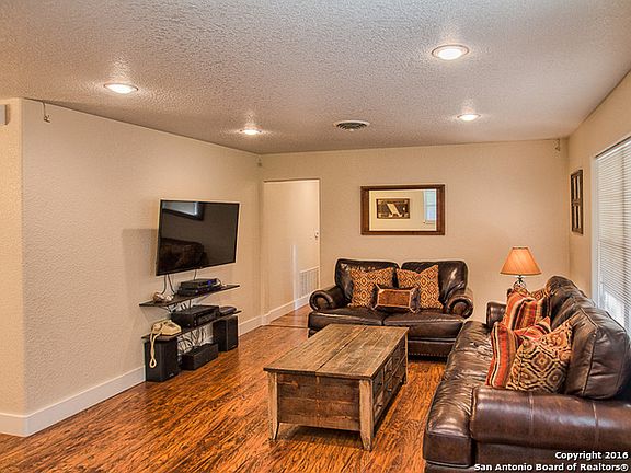 2nd image of 1004 Donna Kay Dr N
