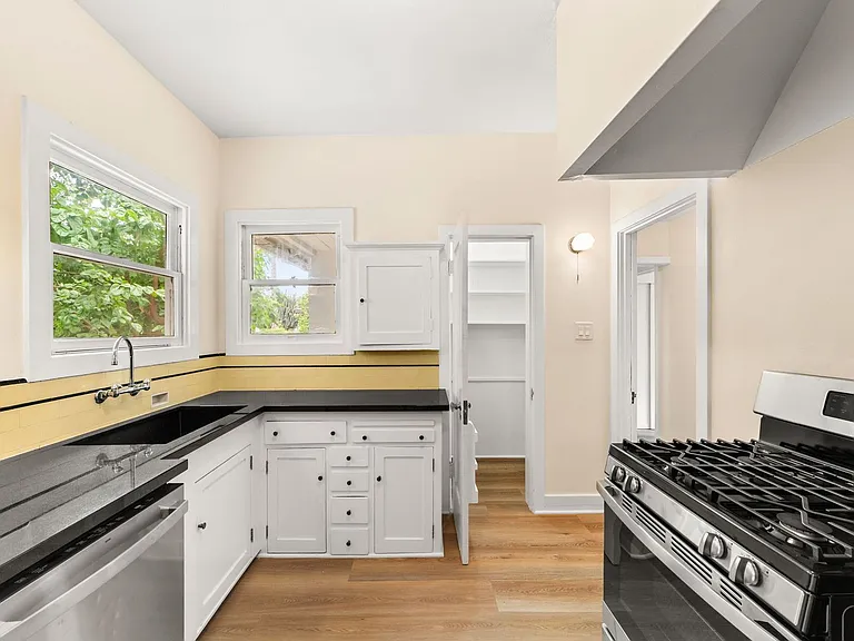 507 N Vine Ave — Photo 9