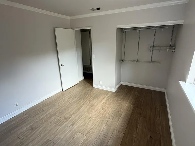 9303 Crest Dr — Photo 12