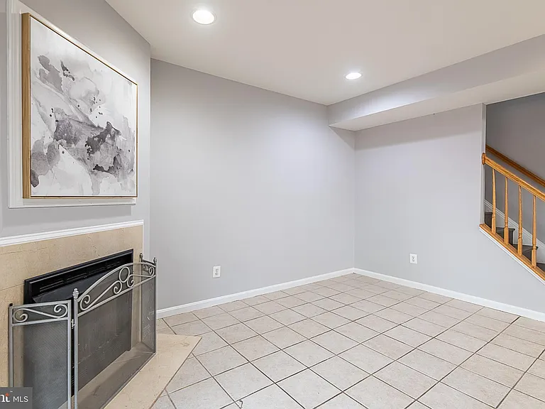 24635 Kings Canyon Sq — Photo 36