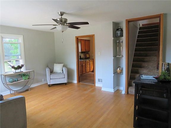 3rd image of 611 Vine Street
