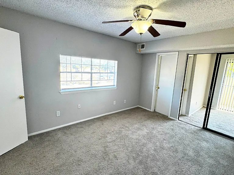 Santa Fe Apartments — Photo 13