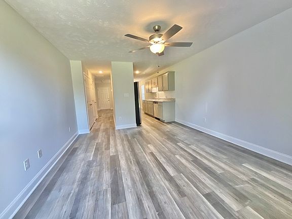 5th image of 1102 Woodridge Dr #A