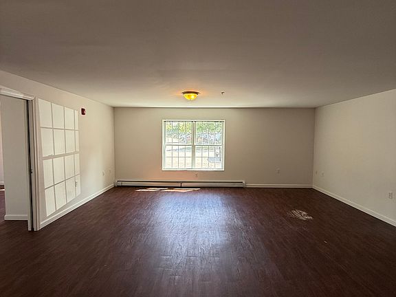 5th image of 661 Bell St APT 1