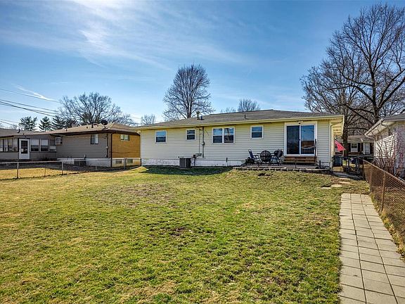 4th image of 4652 Villa Knoll Dr