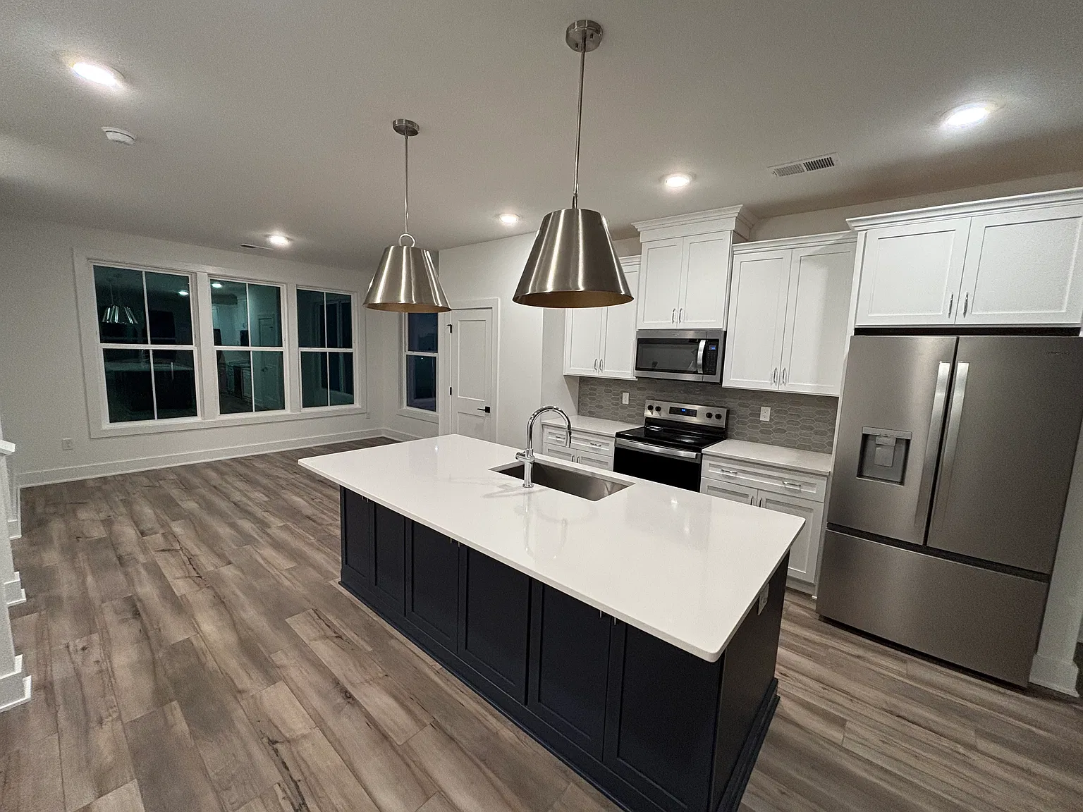 3 bed, 2045 sqft, $2,300 — Photo 1