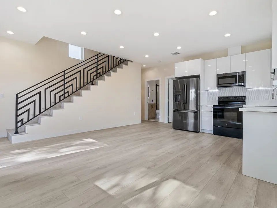 13564 Polk St