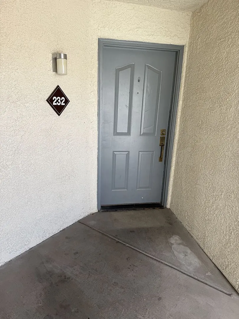3 bed 2 bth condo in Enclaves — Photo 1