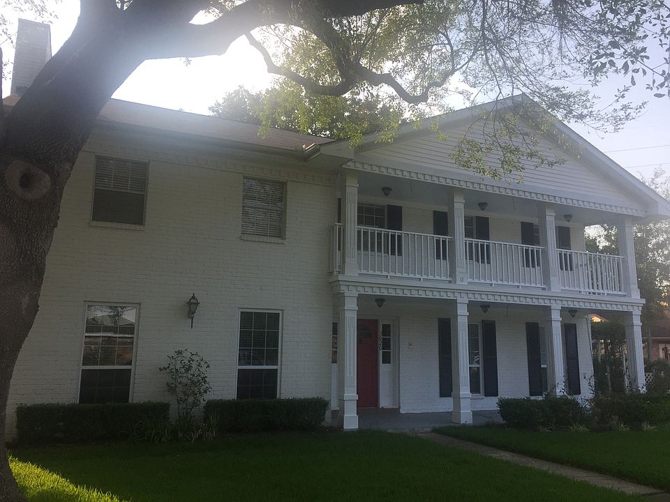 1st image of 3020 Country Club Dr