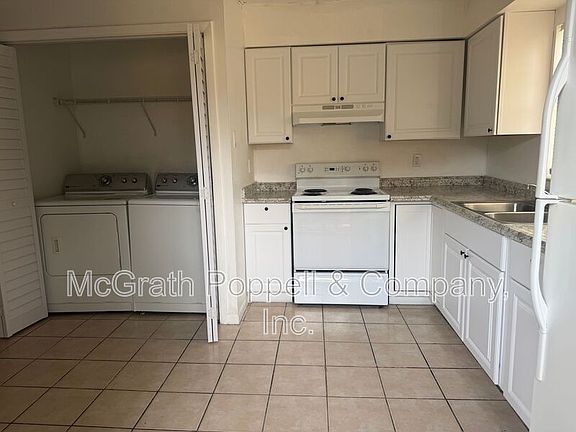 3rd image of 3828 Lakeshore Dr APT B