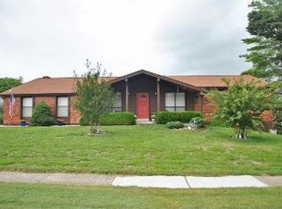 132 Barker Ln, Ballwin, MO 63021