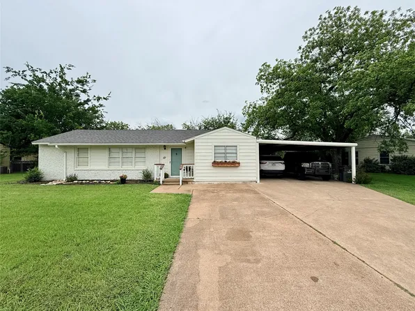 1346 Hillcrest Dr, Graham, TX 76450