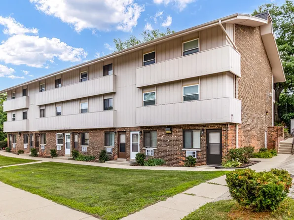 3515 E Tesch Ave APT 24, Saint Francis, WI 53235