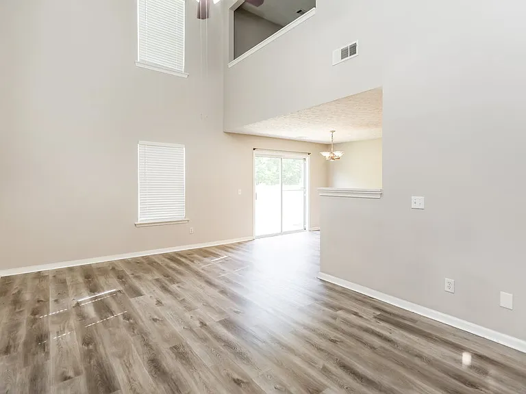 205 Silver Ridge Dr — Photo 4