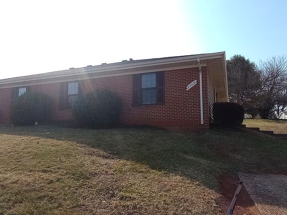 2nd image of 1112 Belle Ave