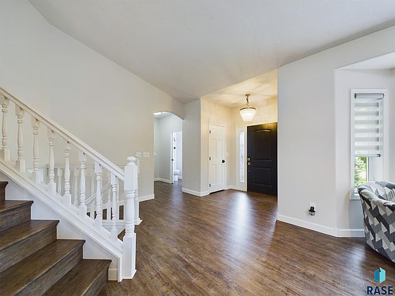 4th image of 1304 W Stonegate Dr