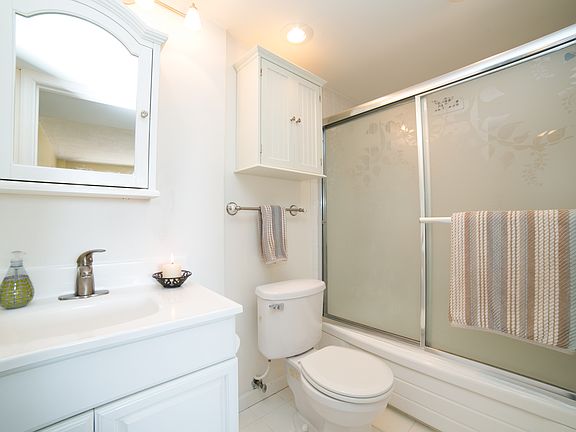 2nd image of 1300 Army Navy Dr APT 818
