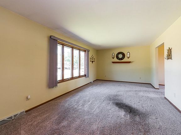 2nd image of 1433 Autumn Dr