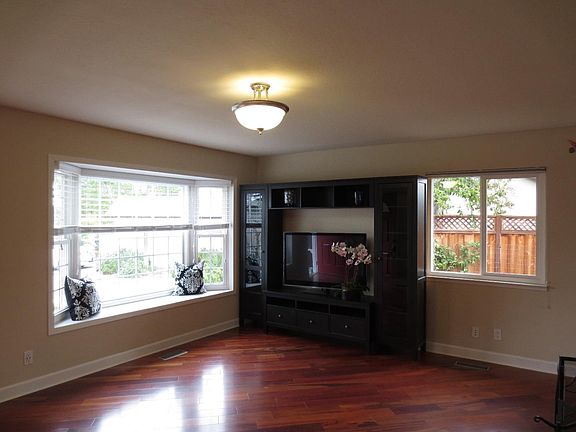 3rd image of 5238 Halifax Dr