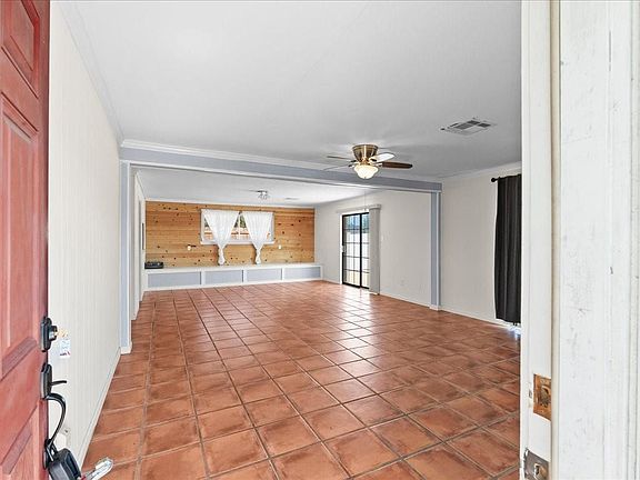 5th image of 140 Bay Ridge Dr
