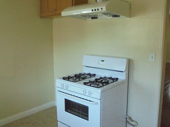 4th image of 5921 Camellia Ave