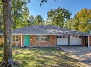 2115 N Thompson St, Conroe, TX 77301