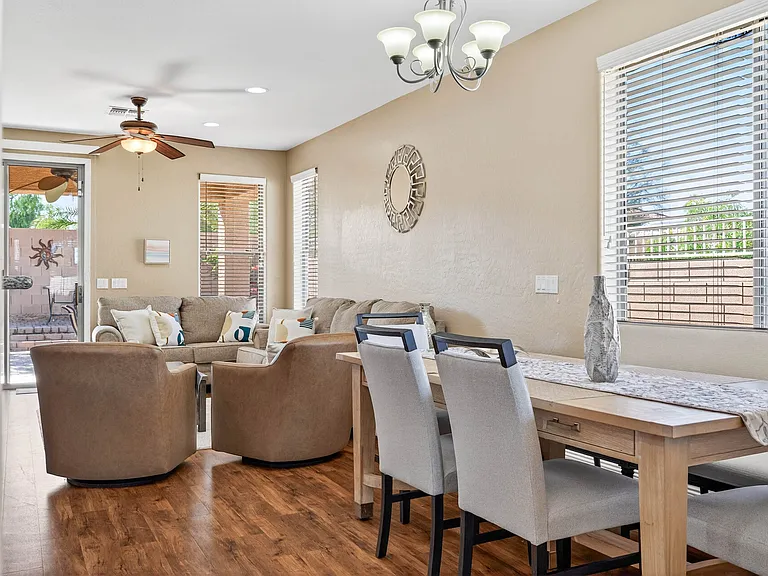 2433 W Ellis St — Photo 29