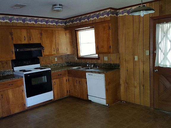 2nd image of 305 Woodland Dr