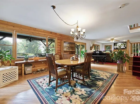 150 Sorghum Dr, Waynesville, NC 28785