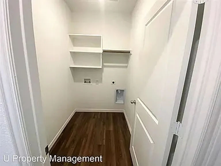 624 Fitzroy Ln — Photo 14